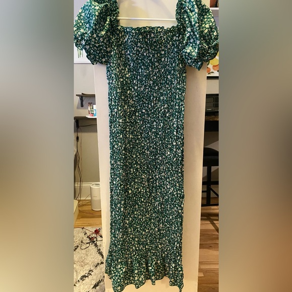 Flowered Off shoulder dress - Picture 3 of 5